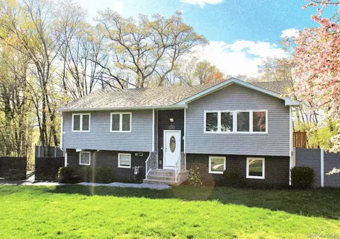 7 Wilshire Dr, Ramapo, NY 10977