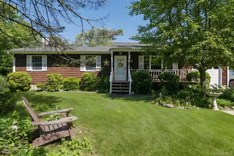 44 Aliperti Rd, Jamesport, NY 11947