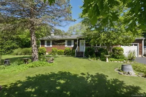 44 Aliperti Rd, Jamesport, NY 11947