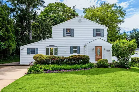 103 Cherrytree Ln, North Hempstead, NY 11577