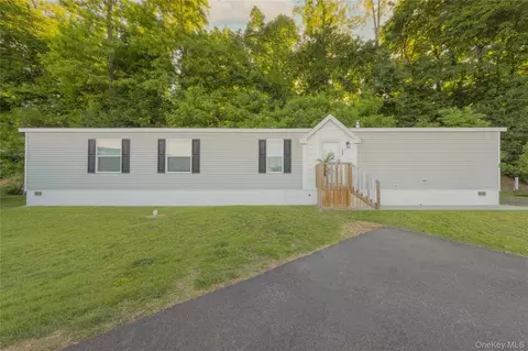 24 Leeward Ln, Stony Point, NY 10980