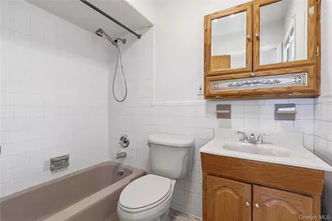 Bath - 110 Morningside Dr, Ossining, NY 10562 photo 1 of 3
