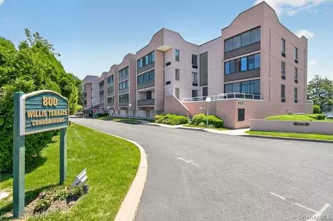 800 Willis Ave #119, North Hempstead, NY 11507