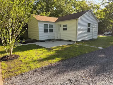 Exterior - 40 Fulton Ave, Mastic, NY 11950 photo 4 of 5