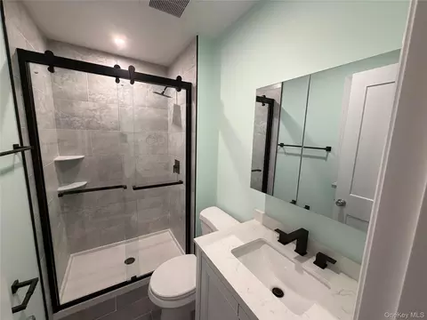 Bath - 40 Fulton Ave, Mastic, NY 11950 photo 2 of 4