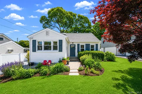 7 Spruce Dr, East Northport, NY 11731