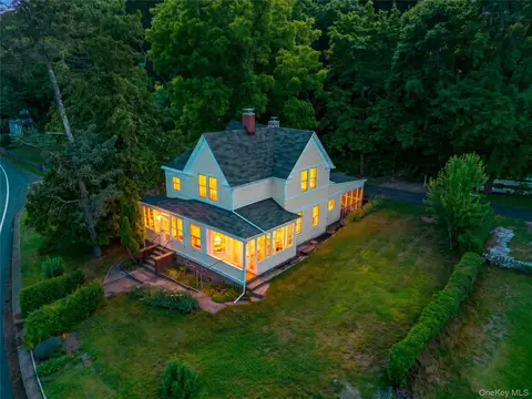 363 N Liberty Dr, Tomkins Cove, NY 10986