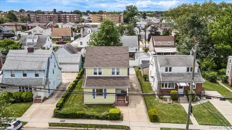 205 Roslyn Rd, North Hempstead, NY 11501