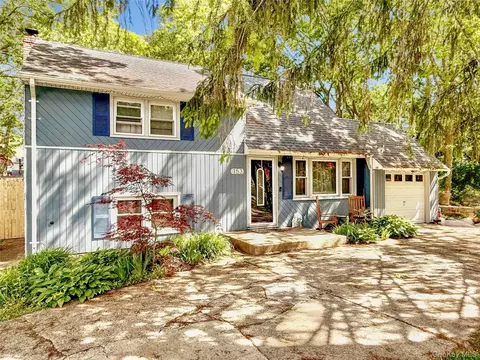 153 Parkwood Dr, Shirley, NY 11967