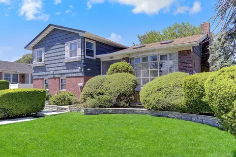 211 Cantiague Rock Rd, Westbury, NY 11590