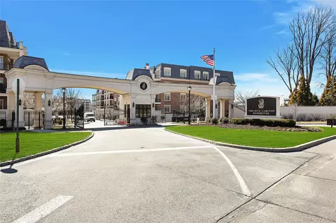 1000 Royal Ct #1105, North Hempstead, NY 11030