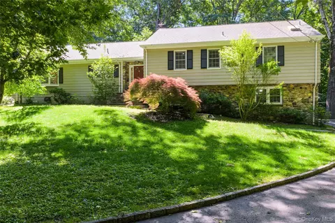 105 Cross Rdg, New Castle, NY 10514