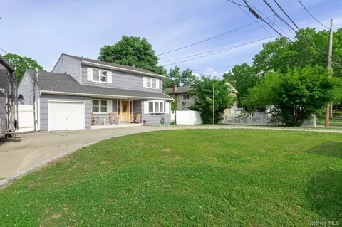 299 Mount Vernon Ave, Medford, NY 11763