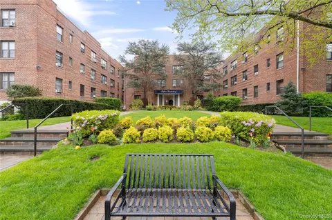 15 Canterbury #C11, North Hempstead, NY 11021