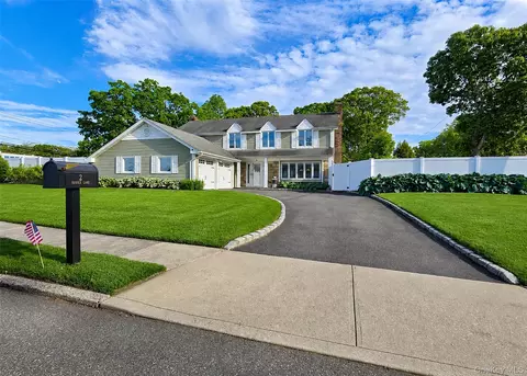 2 Sussex Ln, Lake Grove, NY 11755