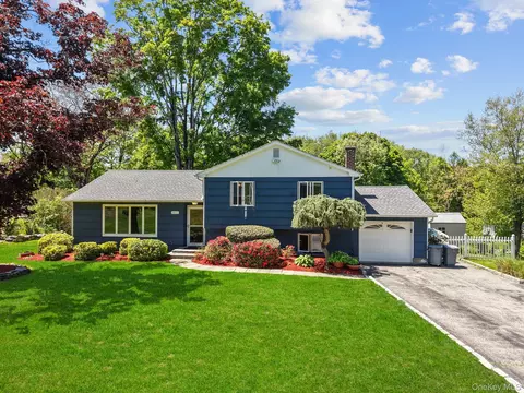 2463 N Pine Grove Ct, Yorktown, NY 10598