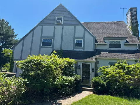 56 Northfield Rd, New Rochelle, NY 10804