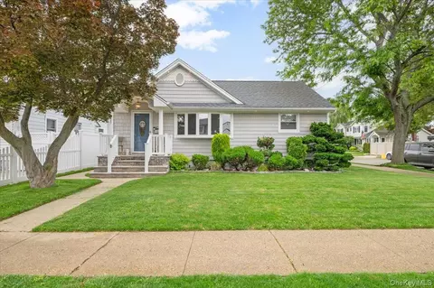 58 Myers Ave, Hicksville, NY 11801