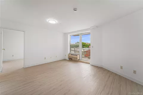 81-15 Queens Blvd #4H, New York, NY 11373