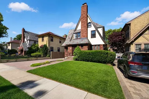 2626 169th St, Flushing, NY 11358