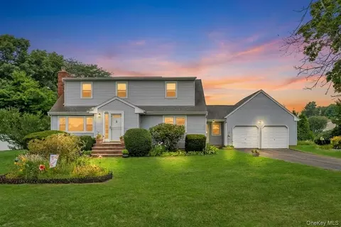 274 Johnson Ave, Sayville, NY 11782