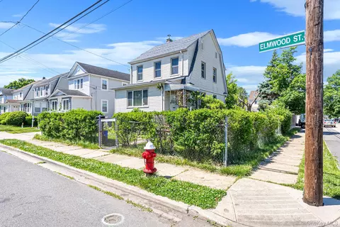 114 Elmwood St, Valley Stream, NY 11581