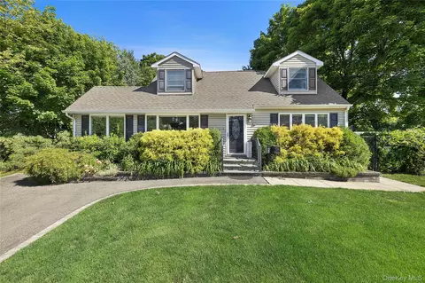 41 Marvin Dr, Kings Park, NY 11754