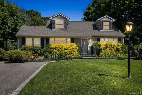 41 Marvin Dr, Kings Park, NY 11754