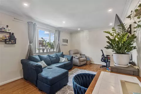 73-11 B 263 #B, New York, NY 11004