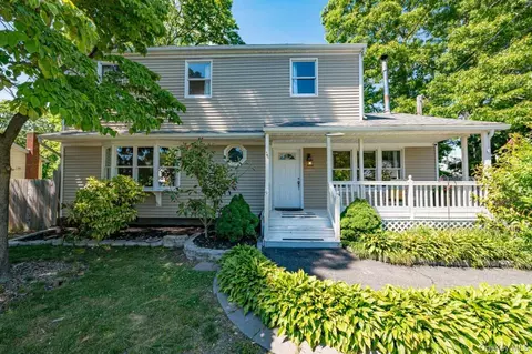 69 Bedford Ave, Mastic, NY 11950