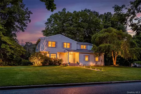 37 Dogwood Hollow Ln, Miller Place, NY 11764