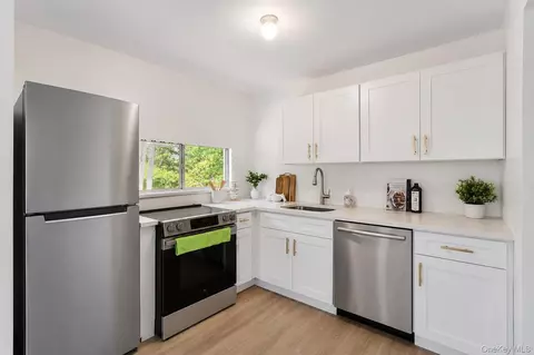 Kitchen - 4 Maple Ln, Monroe, NY 10950 photo 1 of 2