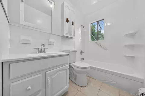 Bath - 4 Maple Ln, Monroe, NY 10950 photo 1 of 1