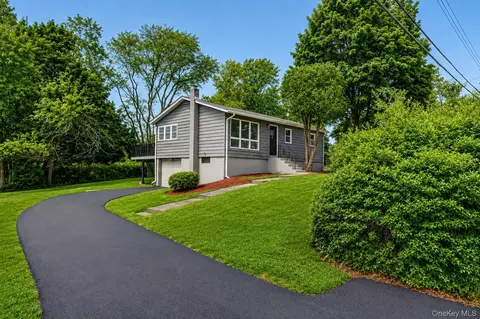 Exterior - 4 Maple Ln, Monroe, NY 10950 photo 3 of 5