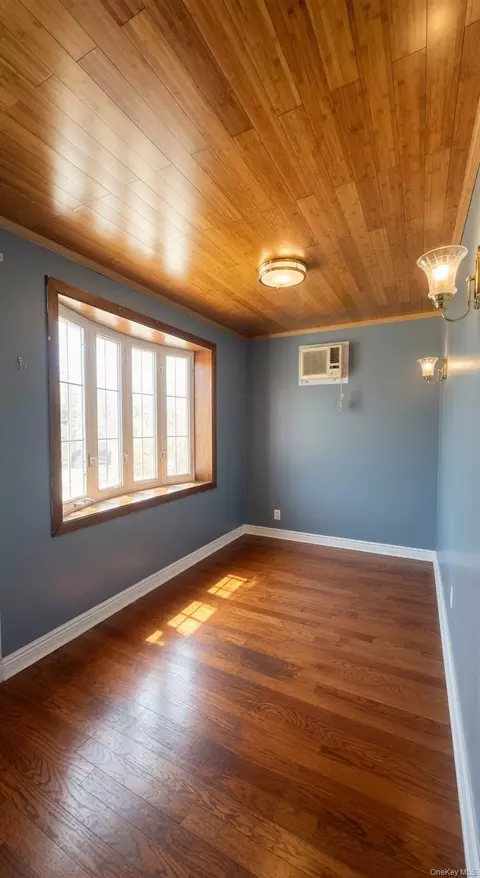 10726 113th St, South Richmond Hill, NY 11419