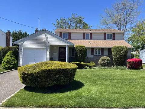 386 Harrison Ave, Massapequa, NY 11758