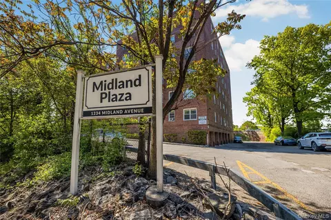 1234 Midland Ave #1C, Yonkers, NY 10708