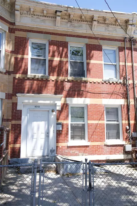 97-43 76th St, New York, NY 11416