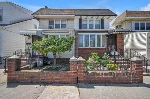 5286 73rd St, New York, NY 11378