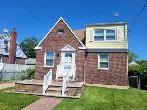 41 Nassau Blvd, West Hempstead, NY 11552