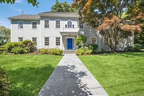 3 Oak Ln, Larchmont, NY 10538