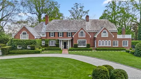 8 Boxwood Ln, Rye, NY 10580