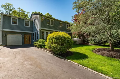 130 N Country Rd, Shoreham, NY 11786