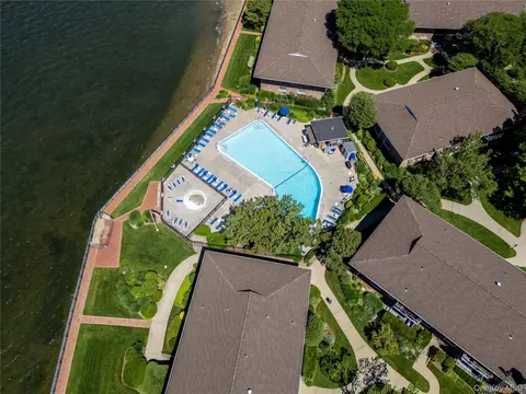 1 Toms Point Lane Building 5 Ln UNIT 9J, North Hempstead, NY 11050
