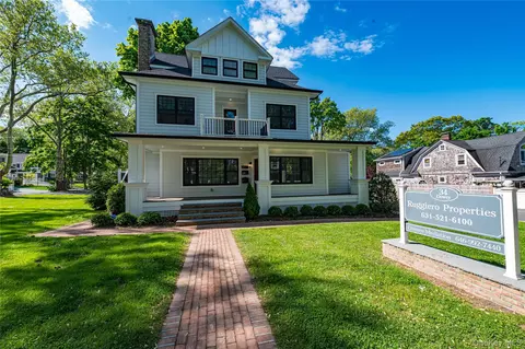 34 Dewey St, Huntington, NY 11743