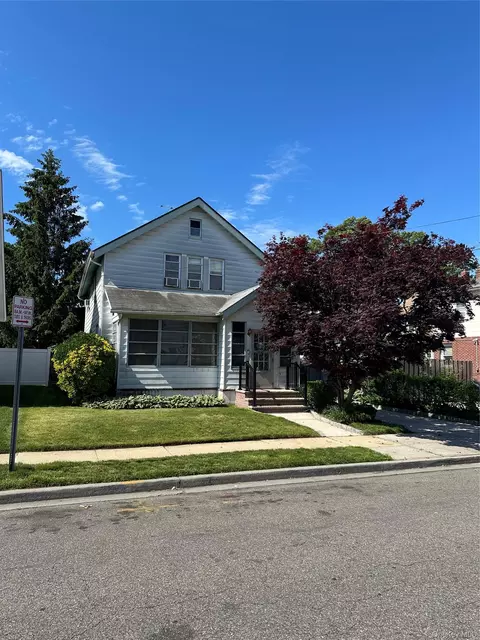 78 E Lincoln Ave, Valley Stream, NY 11580