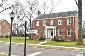 315 Ellington Ave E, Garden City, NY 11530