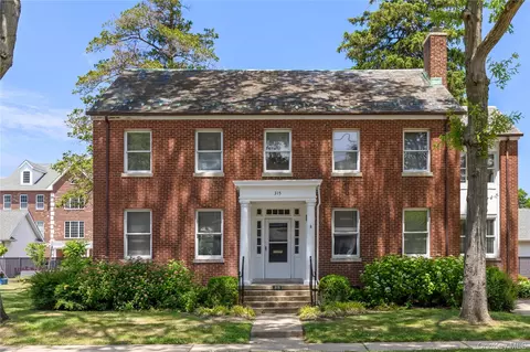 315 Ellington Ave E, Garden City, NY 11530