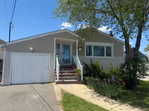 784 S Ocean Ave, Freeport, NY 11520