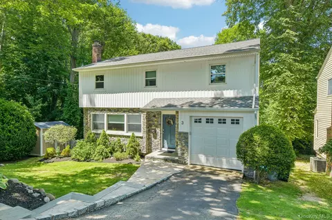 3 Walnut Pl, Huntington, NY 11743